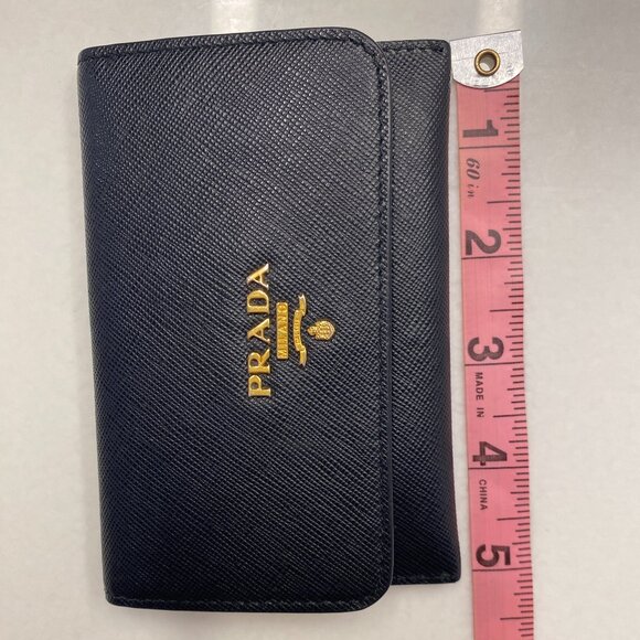 Prada Saffiano leather credit card holder with gold-toned Prada lettering. - Picture 5 of 7